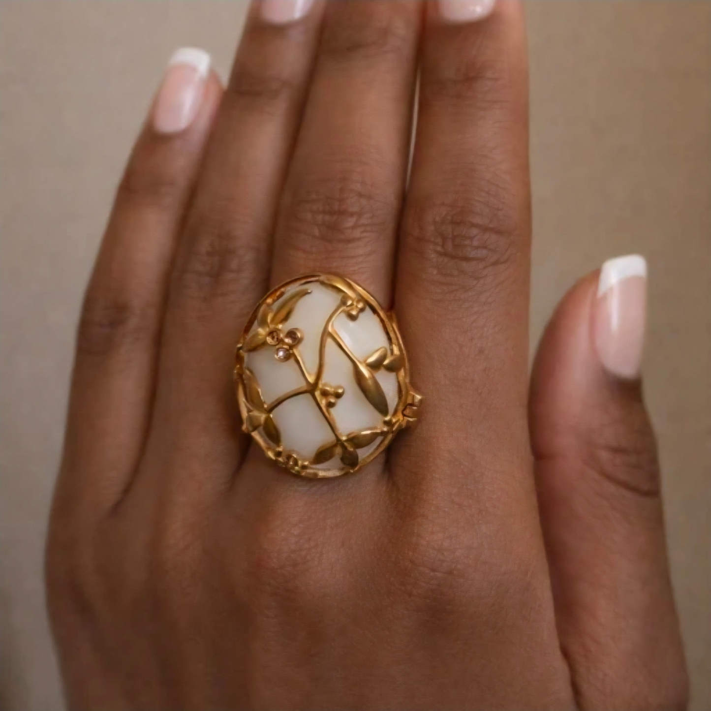 Ivory Resin Oval Interchangeable Cage Ring with Gold Vine Detail